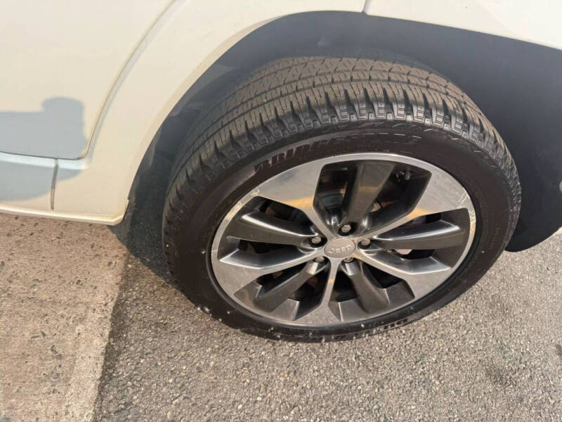 2019 Jeep Cherokee Overland