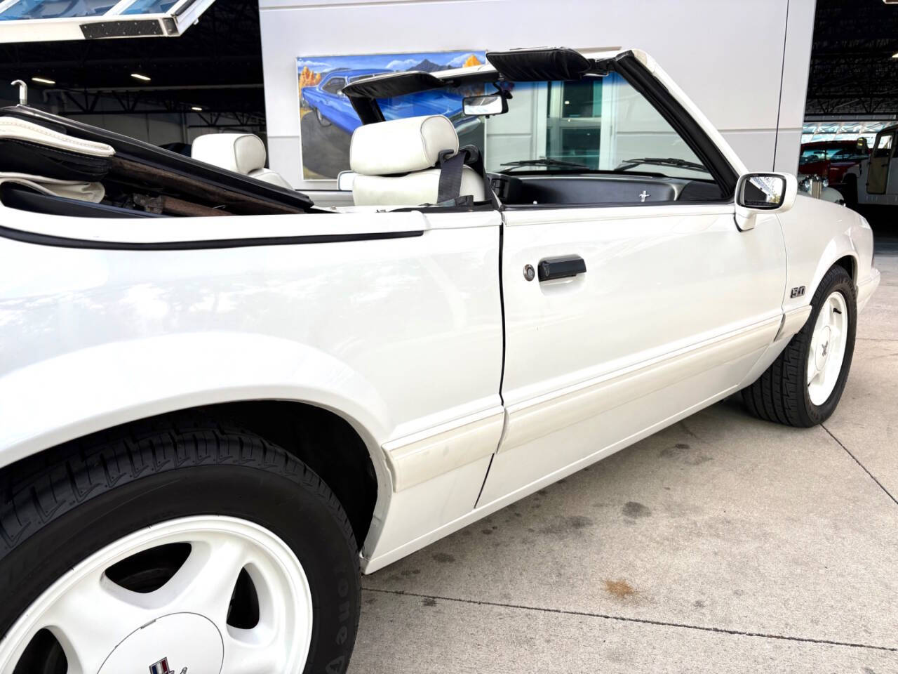1993 Ford Mustang 18
