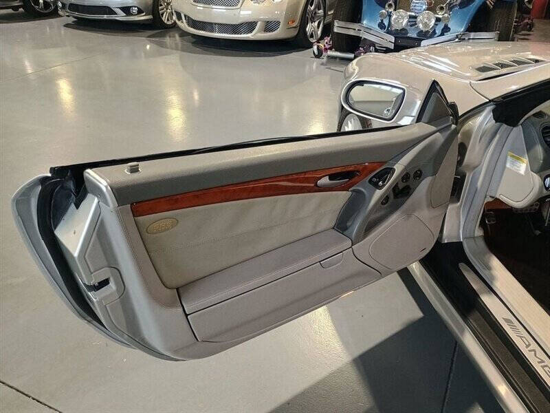 2005 Mercedes-Benz SL-Class 22