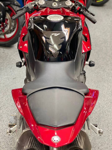2011 Yamaha YZF-R1