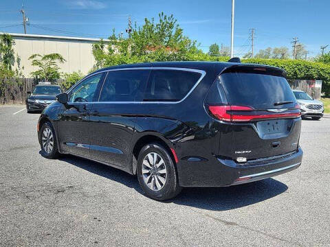 2024 Chrysler Pacifica Plug-In Hybrid Select