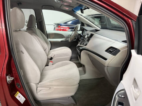 2012 Toyota Sienna LE 8-Passenger