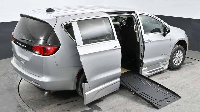 2024 Chrysler Voyager LX