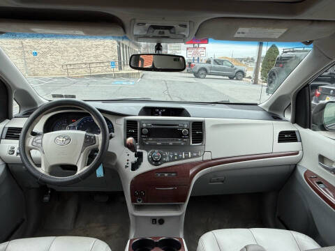 2014 Toyota Sienna XLE 8-Passenger