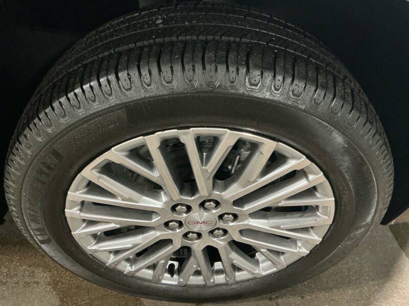 2024 GMC Acadia Denali