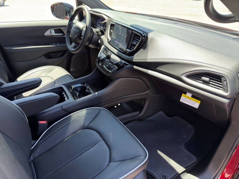 2027 Chrysler Pacifica Limited