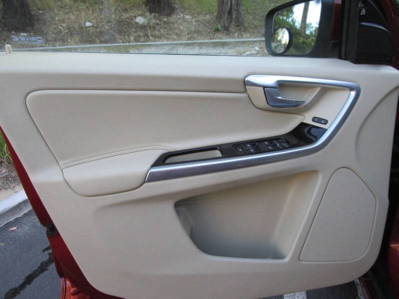 2015 Volvo XC60 T6 Drive-E Platinum