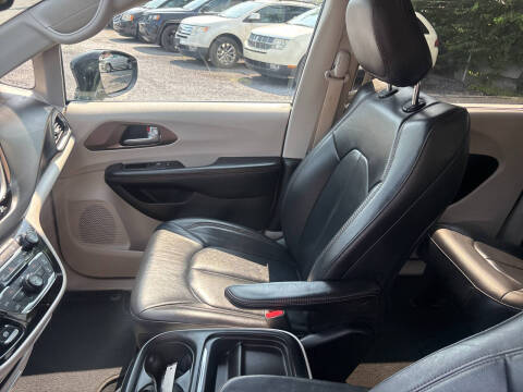 2017 Chrysler Pacifica Touring-L