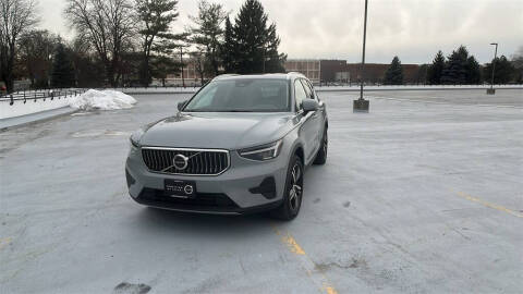 2025 Volvo XC40 B5 Core Bright Theme