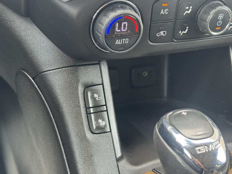 2017 GMC Acadia SLE-2