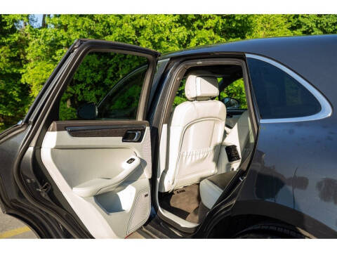 2020 Porsche Macan S