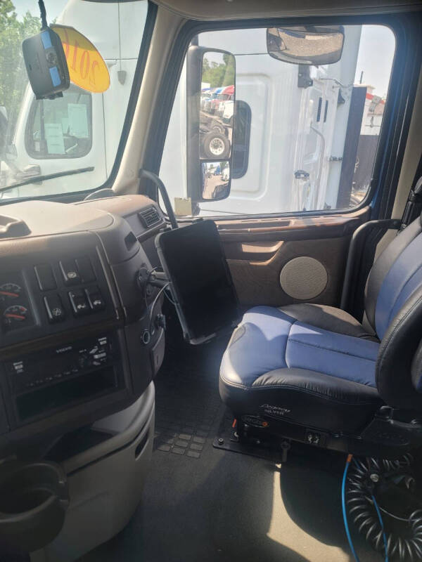 2016 Volvo VNL730