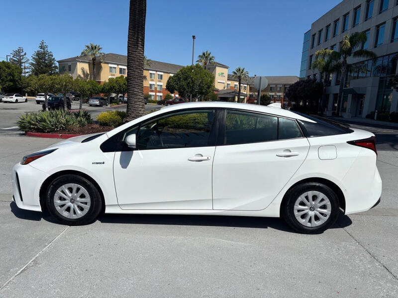 2022 Toyota Prius LE