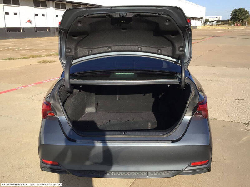 2021 Toyota Avalon Hybrid XLE