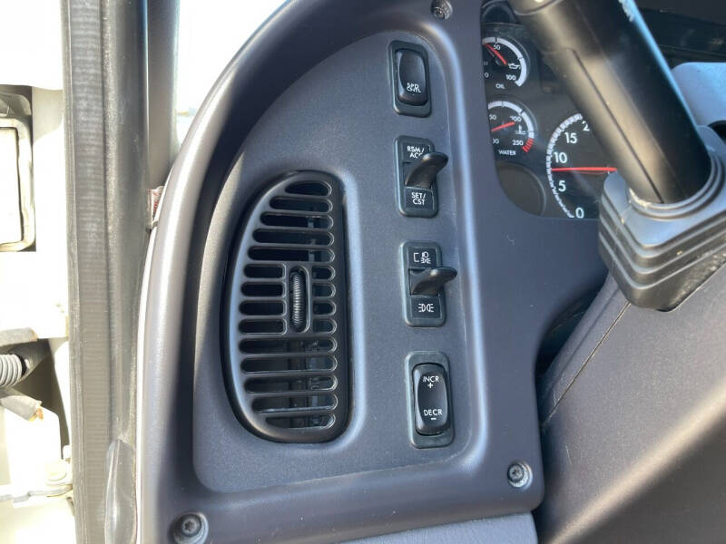 2013 Freightliner Business class M2