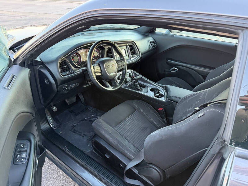 2017 Dodge Challenger SXT