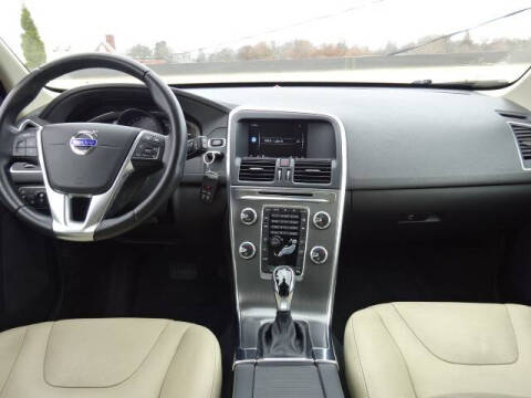 2016 Volvo XC60 T6 Drive-E R-Design Platinum