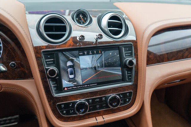 2017 Bentley Bentayga 19