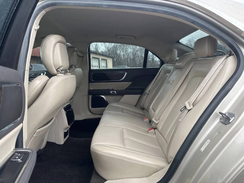 2017 Lincoln Continental Premiere