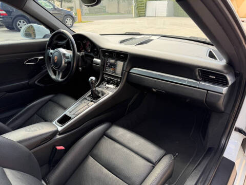 2015 Porsche 911 Carrera 4S