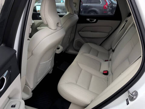 2025 Volvo XC60 T8 Plus Dark Theme