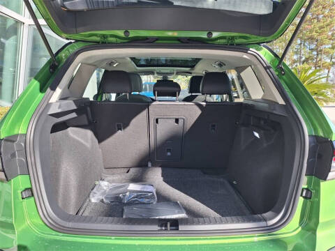 2026 Volkswagen Taos SE Black