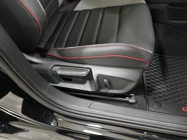 2025 Volkswagen Golf GTI SE