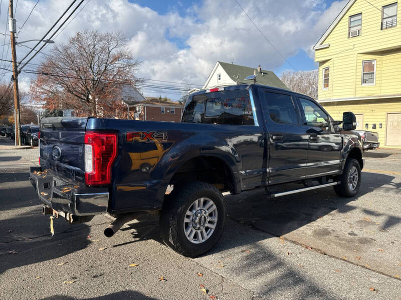 2017 Ford F-250 Super Duty XLT photo 7