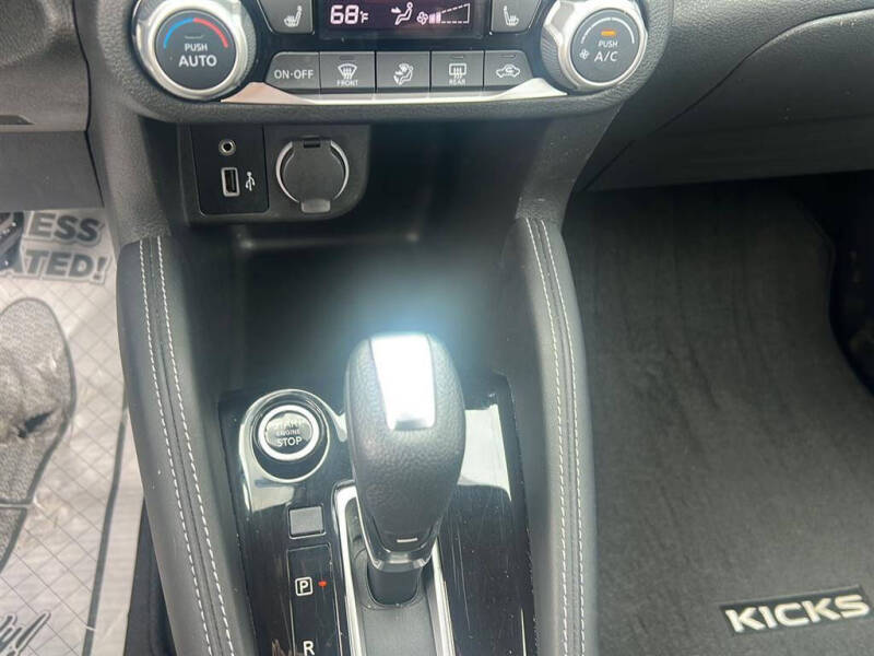 2020 Nissan Kicks SR