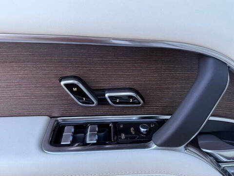 2025 Land Rover Range Rover P530 SE