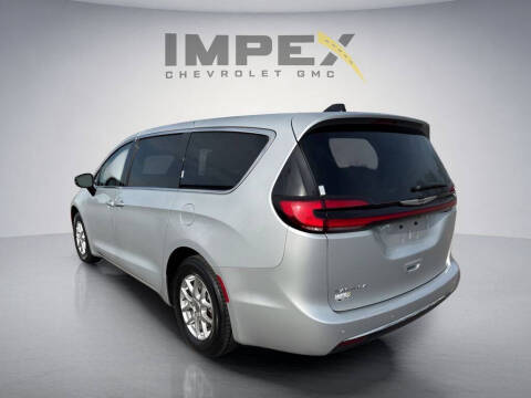 2024 Chrysler Pacifica Touring L