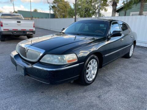 2011 Lincoln Town Car for sale at Auto Selection Inc. in Houston TX