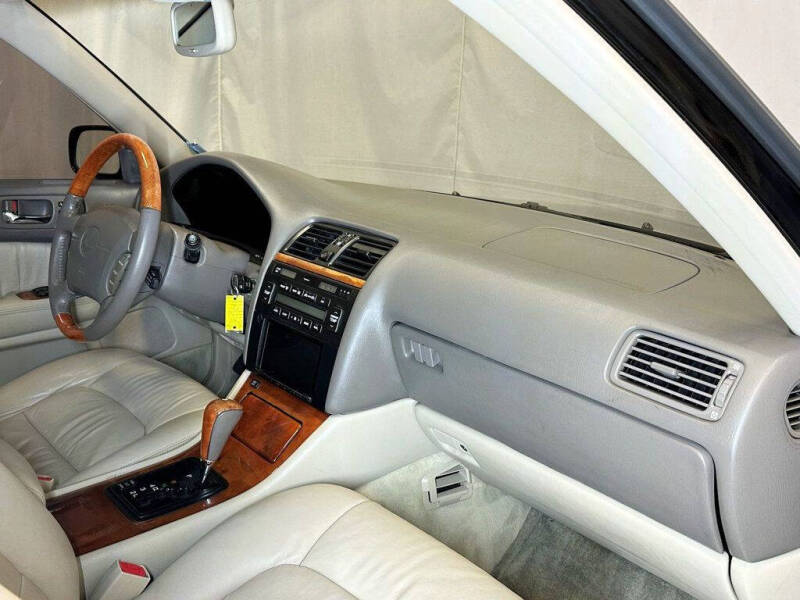 1999 Lexus LS 400