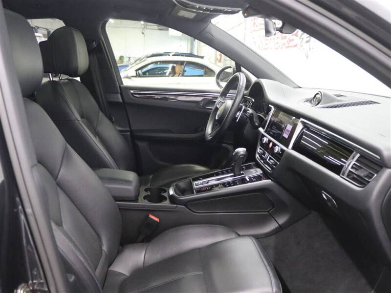 2022 Porsche Macan