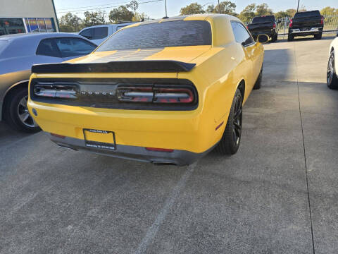 2017 Dodge Challenger SXT Plus