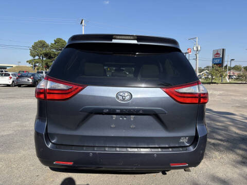 2017 Toyota Sienna XLE Premium 7-Passenger