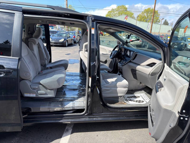 2016 Toyota Sienna LE 8-Passenger