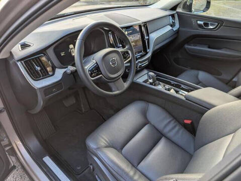 2025 Volvo XC60 B5 Plus Dark Theme