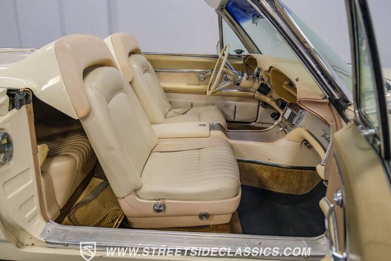 1962 Ford Thunderbird