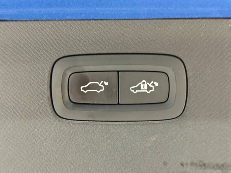 2019 Volvo XC90 T6 R-Design