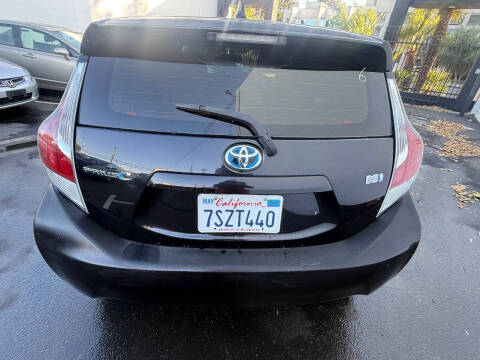 2016 Toyota Prius c Two