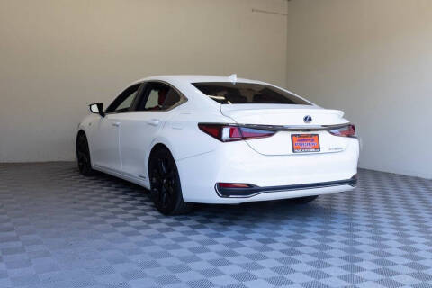 2022 Lexus ES 300h F SPORT