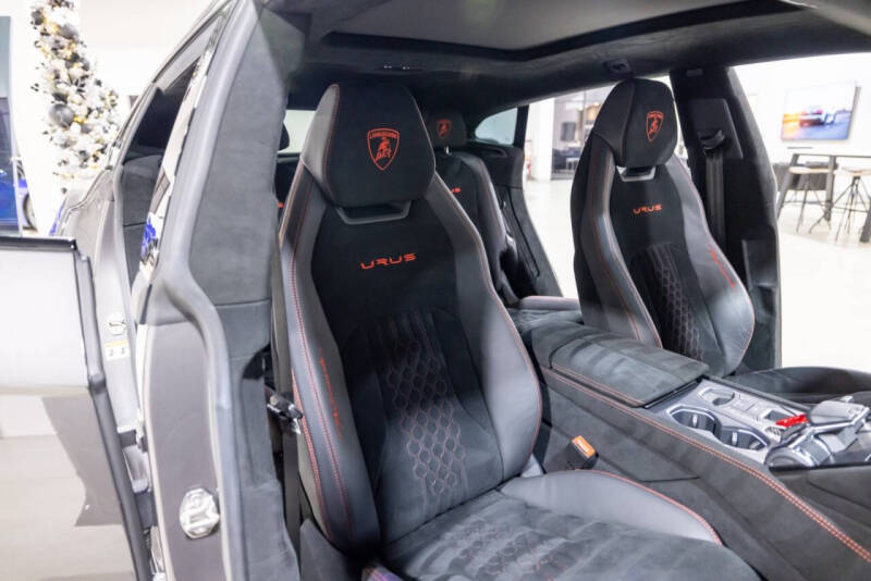 2023 Lamborghini Urus Performante