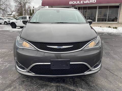 2017 Chrysler Pacifica Touring-L