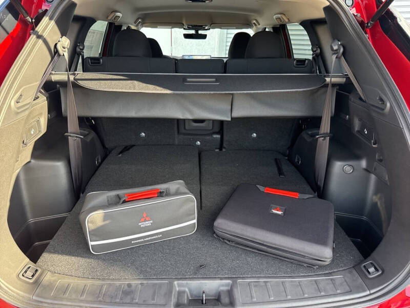 2025 Mitsubishi Outlander ES