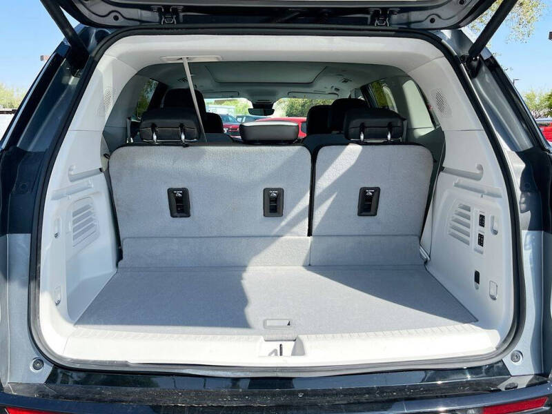 2024 GMC Acadia Denali