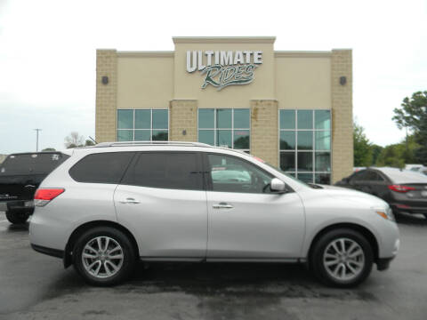2016 Nissan Pathfinder for sale at Ultimate Rides in Appleton WI