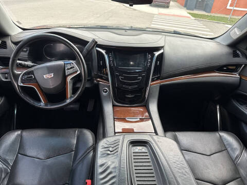 2018 Cadillac Escalade ESV Luxury