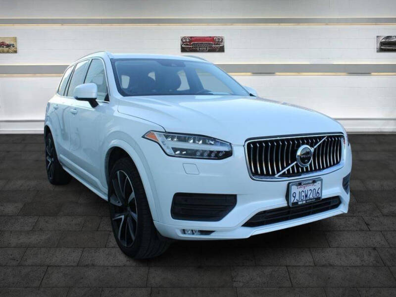 2020 Volvo XC90 T6 Momentum 6-Passenger