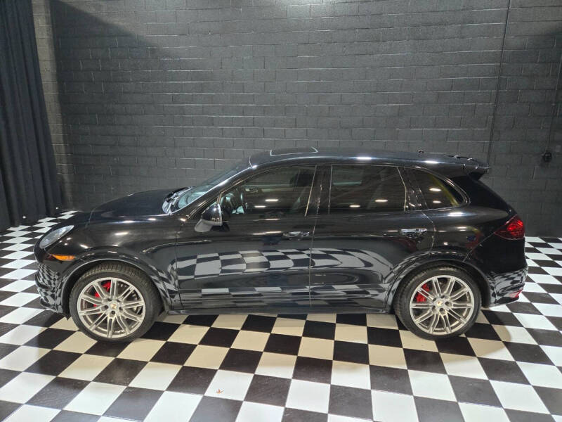 2013 Porsche Cayenne GTS